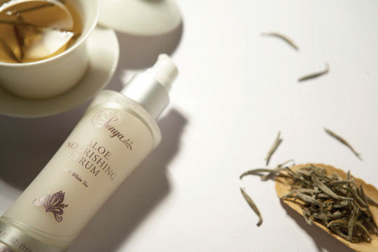 سرم ویتامینه و تغذیه کننده پوست سونیا نورشینیگ فوراور